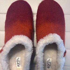 NWOB Earth Origins Womens Orange Suede Clogs 10W